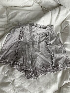 Aritzia Sunday best Light Gray Ruffle Hem Shorts high waisted shirt